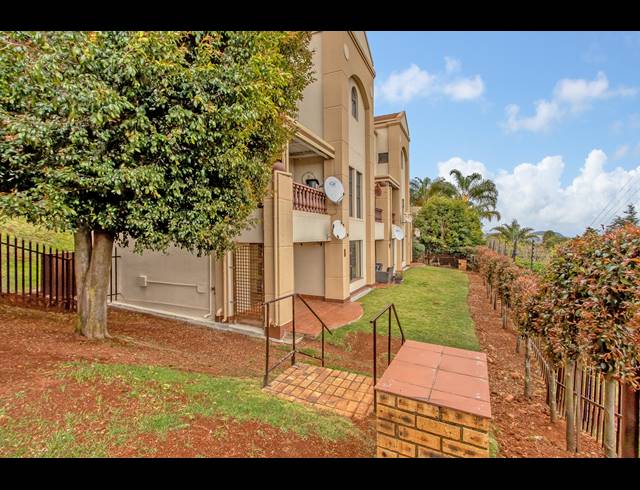 2 BEDROOM APARTMENT FOR SALE IN CONSTANTIA KLOOF